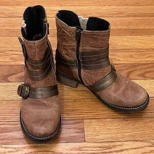 Dromedaris Kourtney Brown Leather Buckle Ankle Boots Size 36 Faux Fur Lining